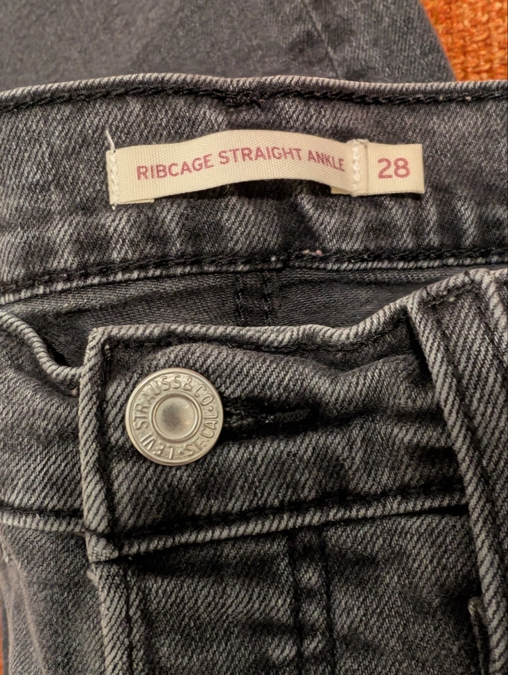 Levi's Ribcage Straight Ankle Jeans Size 28 gray Black - Picture 3 of 4